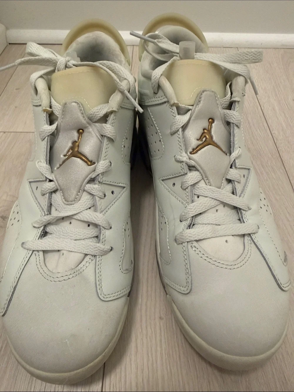 Air Jordan 6 low ‘Lunar New Year’. White and Gold Sneakers. Men’s 10.5
